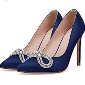 Chic Blue Heels with Sleek Design